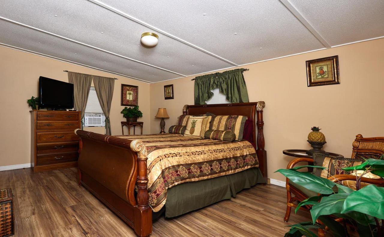 Room In Bb - Pleasant Days Bb Tropical Master Suite Homosassa Exterior photo